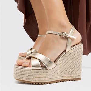 NWT Stradivarius gold espadrille wedge size 8